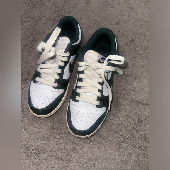 WMNS Dunk Low - Picture 3 of 6